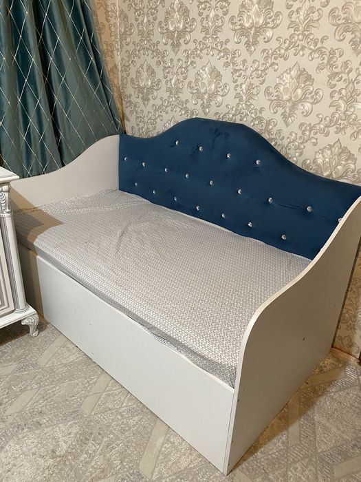 две кровать с матрасом