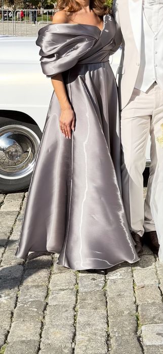 Официална рокля от течна материя