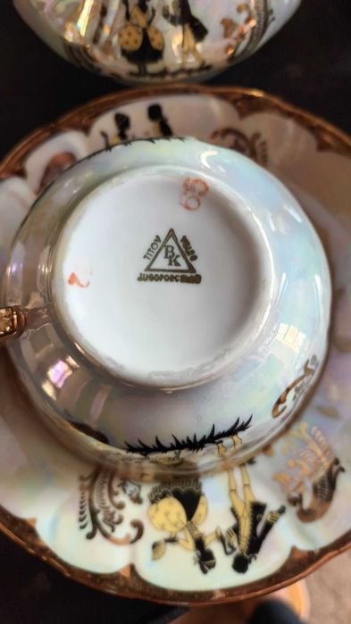 Два руски сервиза, за чай и за кафе