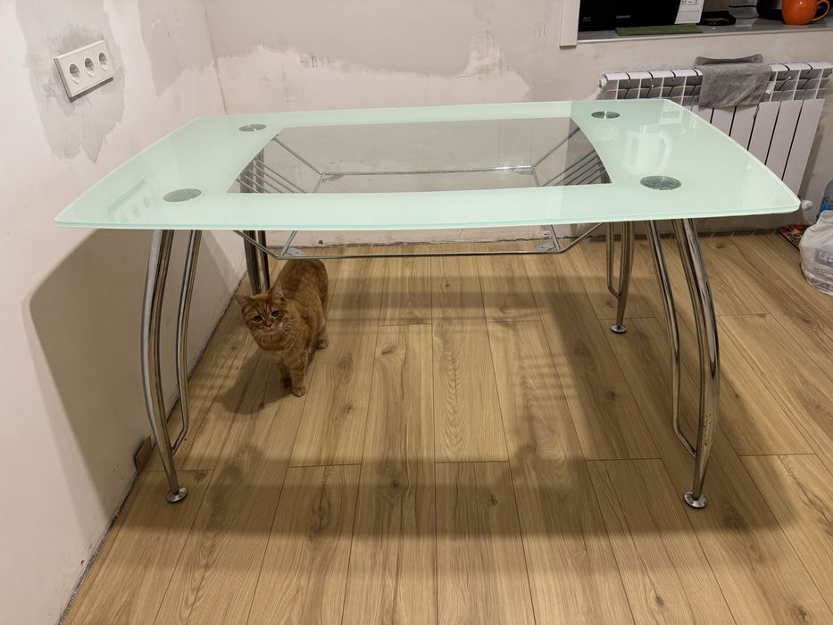 Продам кухонный стол