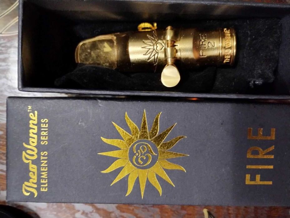 Алт саксофон чисто нов