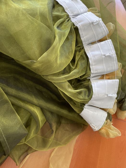 Кралско зелено завеси-шифон ;нощни лампи,килим;кашпи Laura Ashley