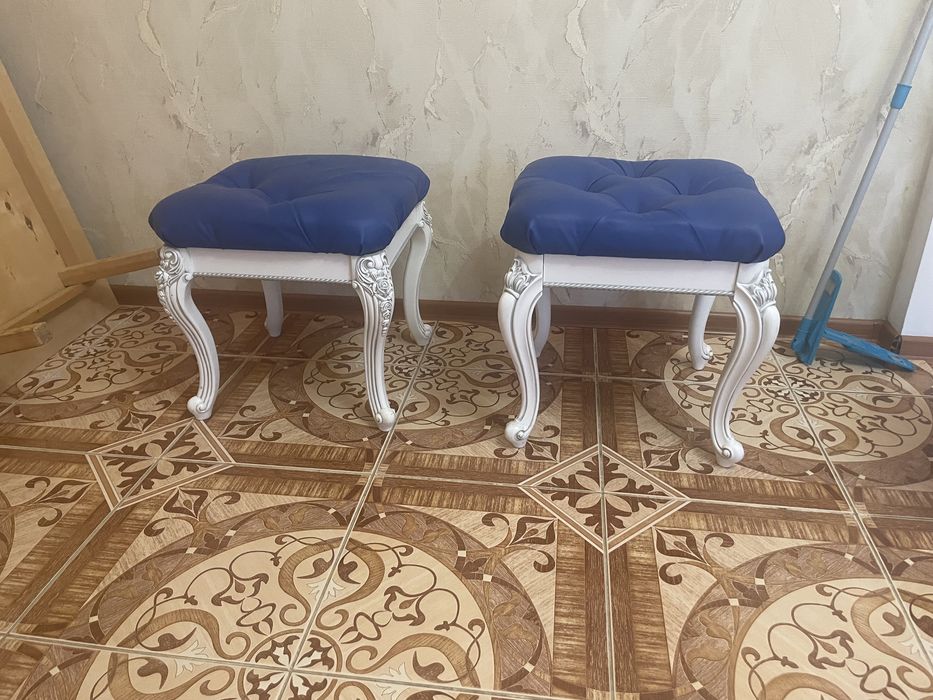 Продам Диван сдвумя банкетками