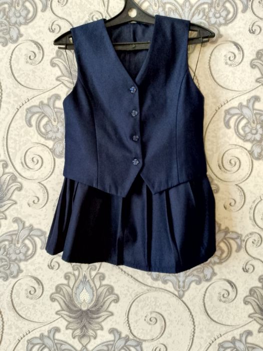 Продается школьная форма тройка