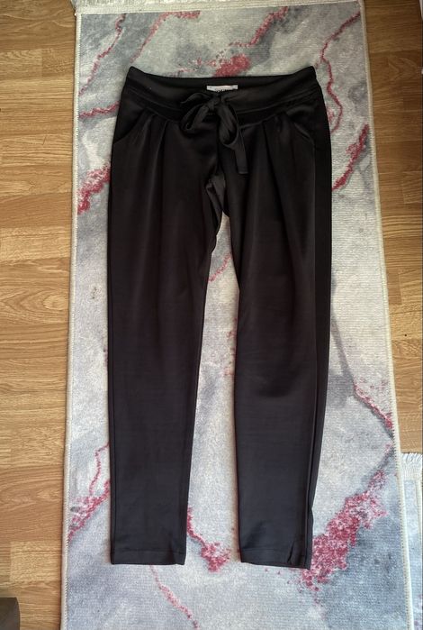 pantaloni negri eleganti