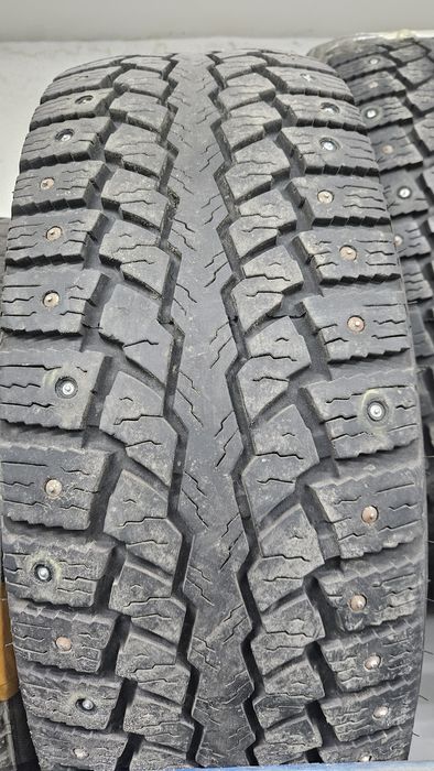 Продам пару шин  215/65/16с