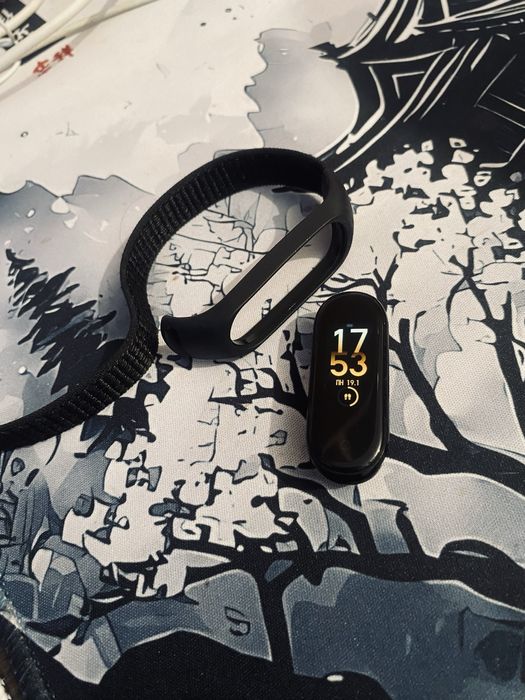 Продаю Mi Smart Band 4