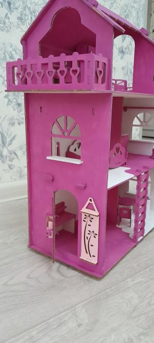 Продаётся кукольный дом