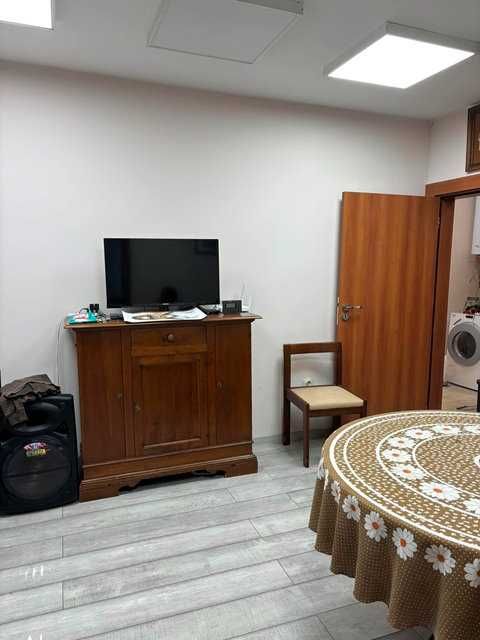 Дава се под наем Четиристаен апартамент в Търговище, Център - 110 кв.м за 357 € - Снимка #1