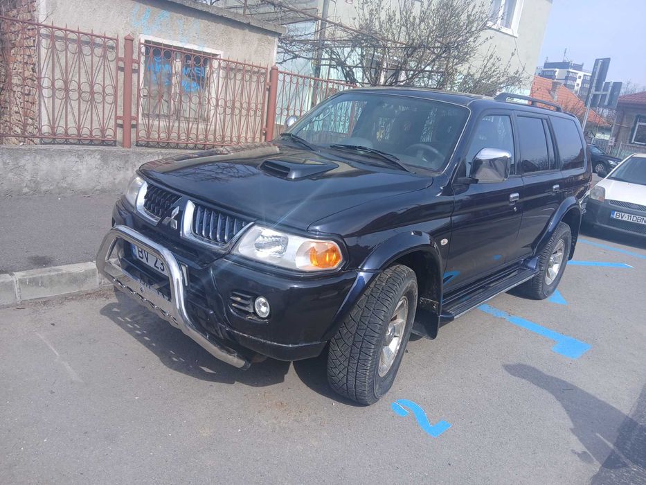 MITSUBISHI Pajero