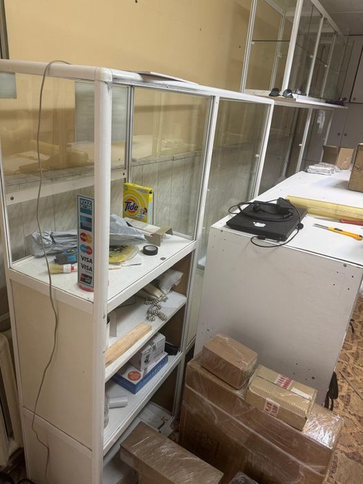 Продается витрина для магазина, аптеки