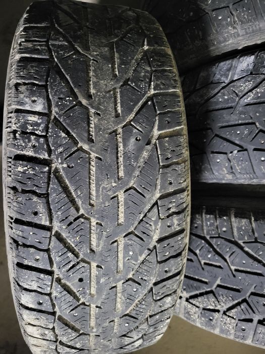 Продам шины зимние 225 60 R17