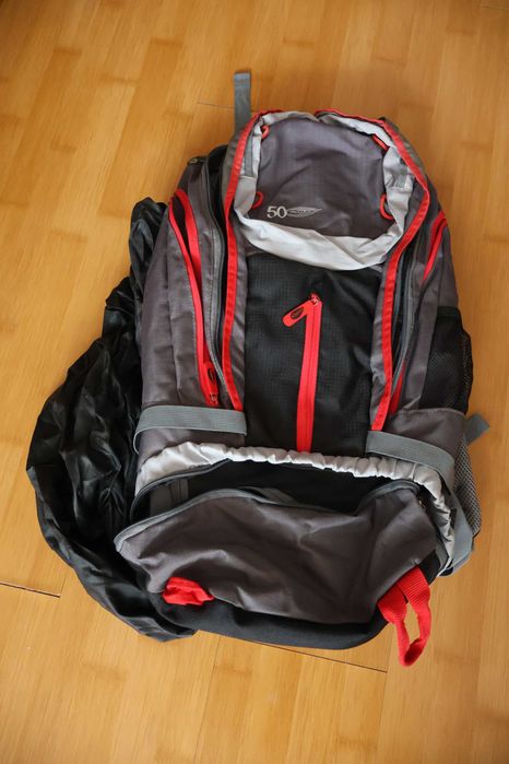 Rucsac drumetie 50L cu husa de ploaie — NOU