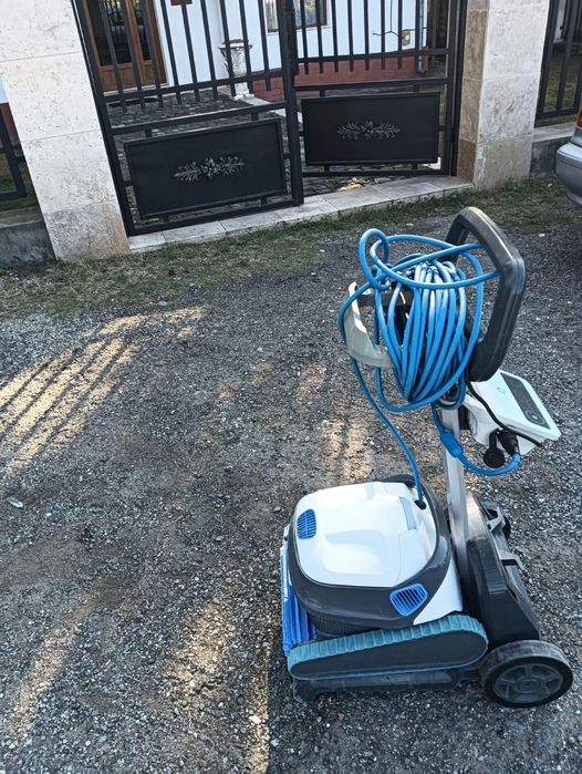 Robot aspirator curatare intretinere piscina Dolphin s300