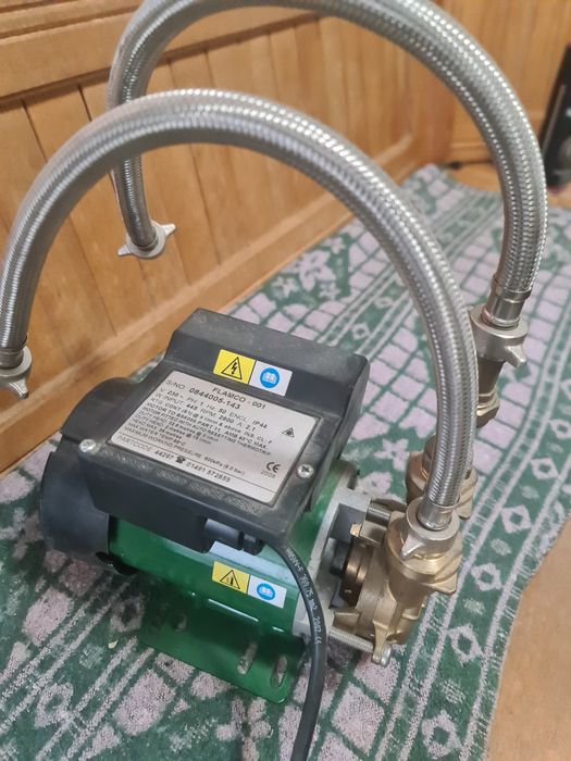 Vând 2 Pompe recirculareFlamco cod 44297,instalații casnice si