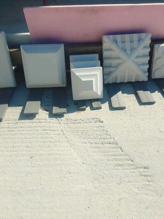 Vindem coame și palari pentru gard