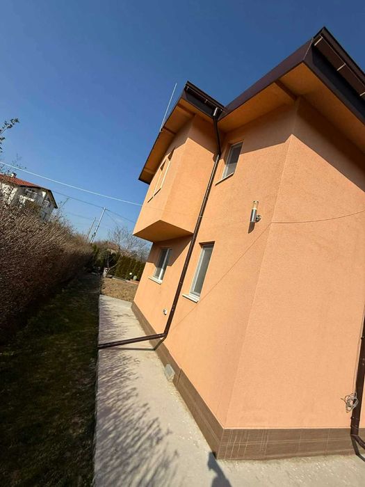 Двуетажна къща в близост до Варна