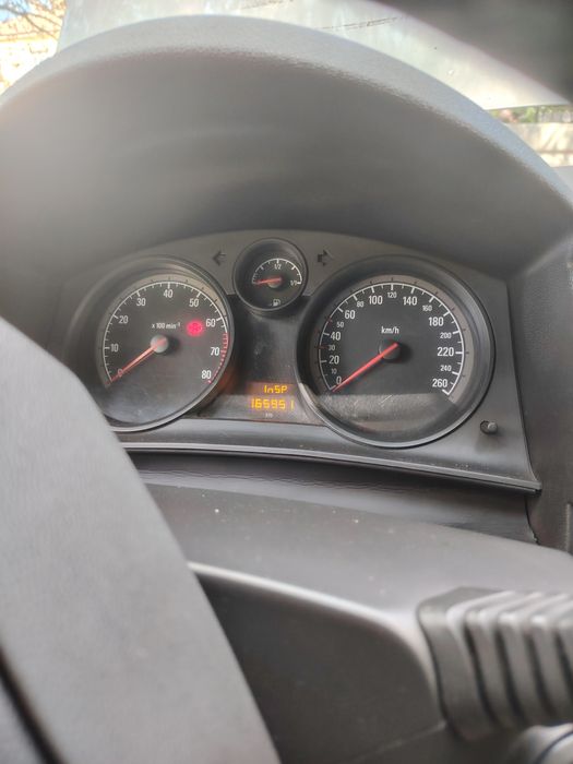 Опел Астра 2010г.Сменен съеденител, свещи. Нови гуми. 165000км.к