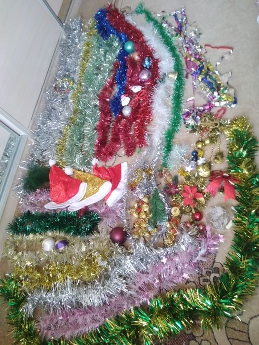 Продам ёлочные игрушки, мишуру мешком.