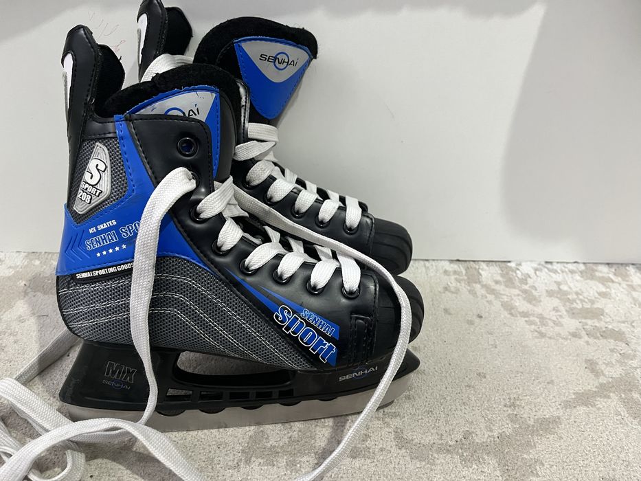 Продам коньки новые