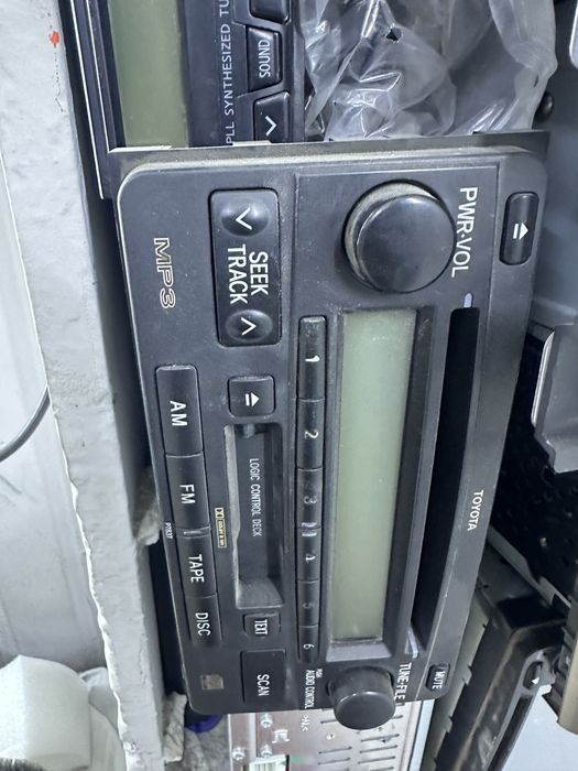 Продам автомагнитолы от тойоты