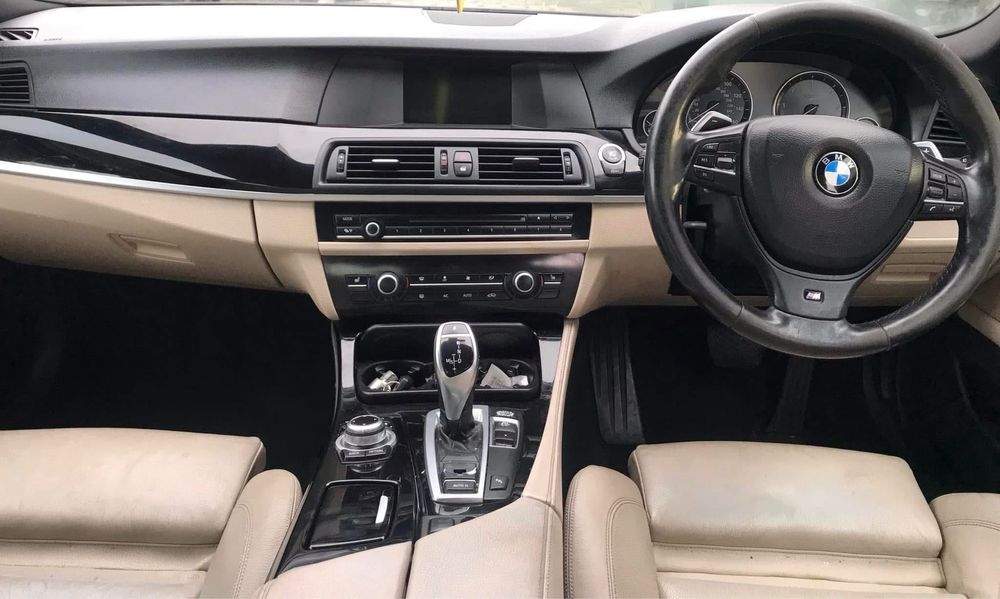 Dezmembrez BMW 520d F10 M-Pack ,Automat,Recaro piele,volan M padele