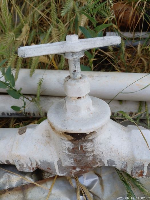 Трубы с кранами.