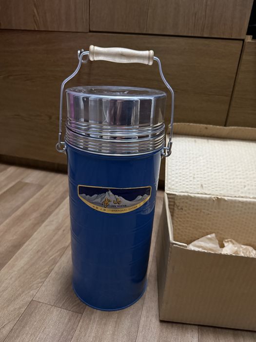 Продаётся новый  Термос