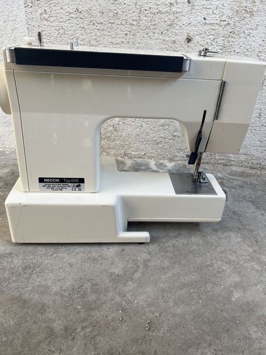 Masina de cucut Necchi 559 ( fără pedală, pentru piese/reparat)