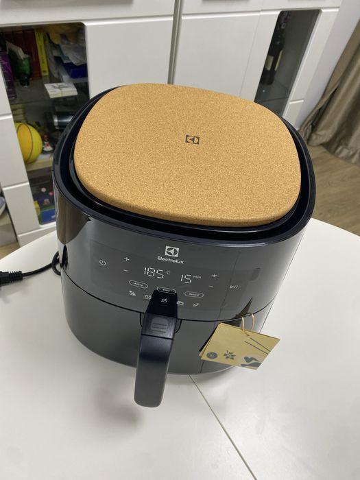 Air Frier electrolux 5l EAF5B nou
