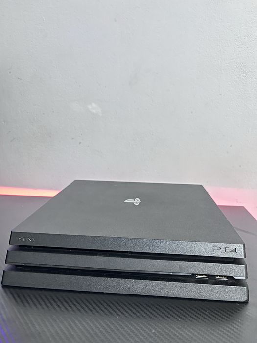 Vand ps4 pro impecabil