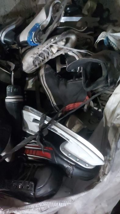 Продам коньки разные