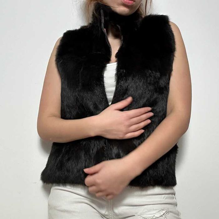 Vestă neagră din blană artificială