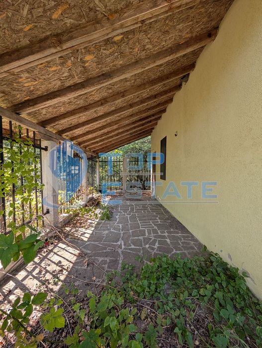 Едноетажна къща в централната част на Стара планина, в землището на с