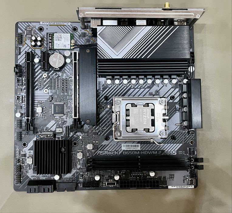 Дънно+процесорASRock B650M-HDV/M.2 и AMD Ryzen 5 7600X