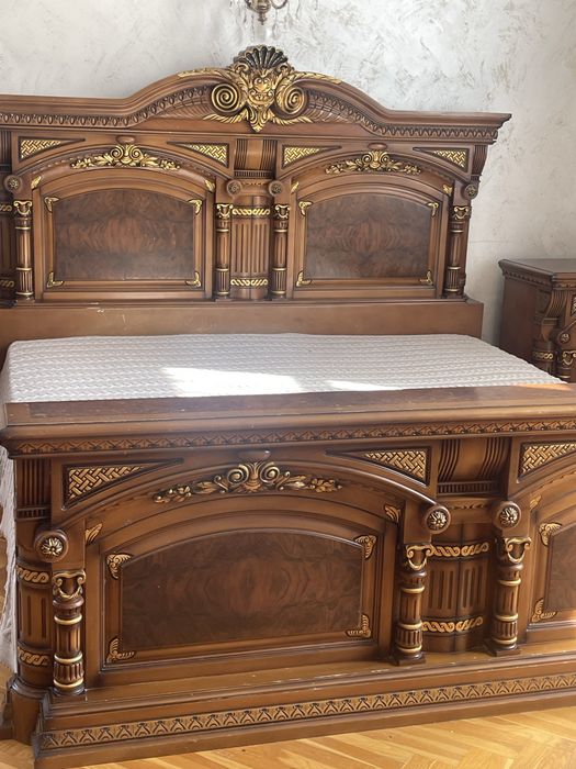 Спальный гарнитур , дерево