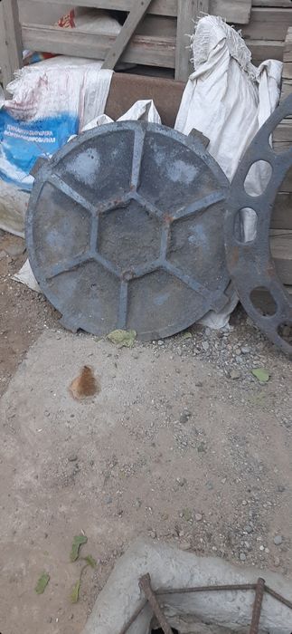 Продам крыщку люка чугун