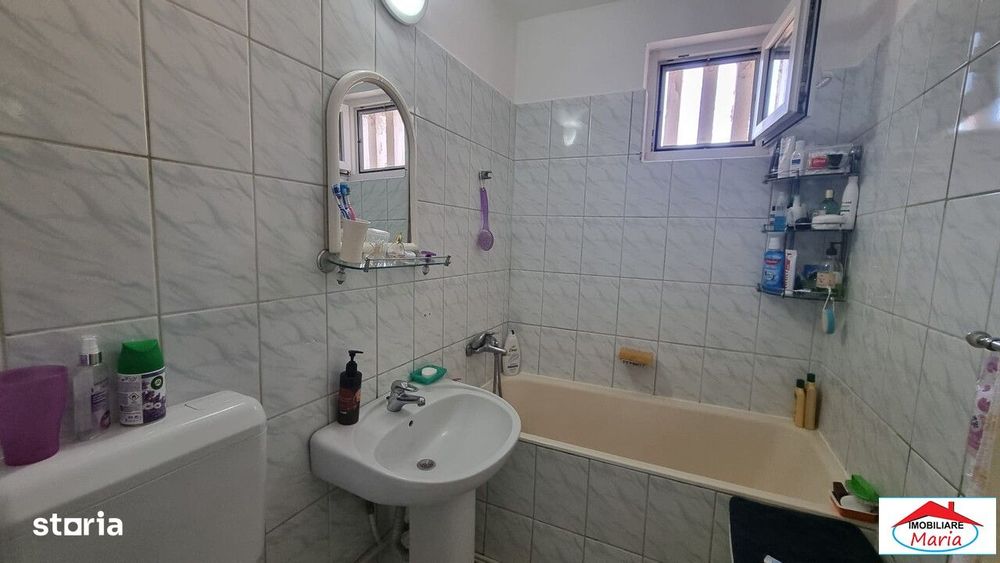 Apartament 2 camere zona centrala 75500 Euro etaj 3 ocupabil