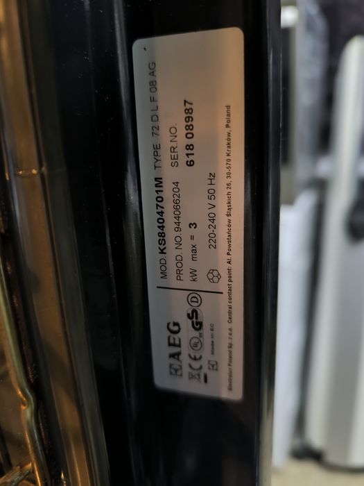 Фурна AEG KS8404701M с много програми и готвене на  пара.