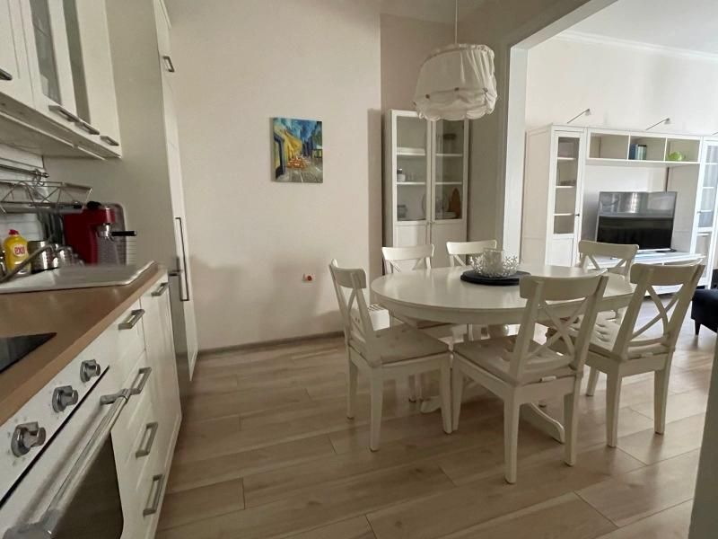 Дава се под наем Тристаен апартамент в София, Център - 90 кв.м за 1000 € - Снимка #3