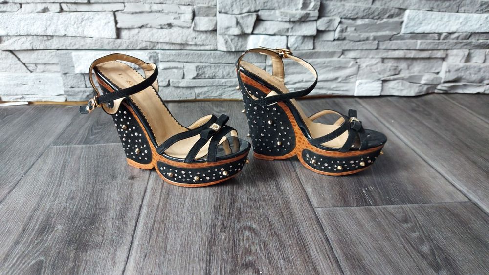 Продам босоножки