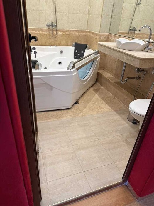 Дава се под наем Тристаен апартамент в София, Студентски град - 135 кв.м за 887.4 € - Снимка #4