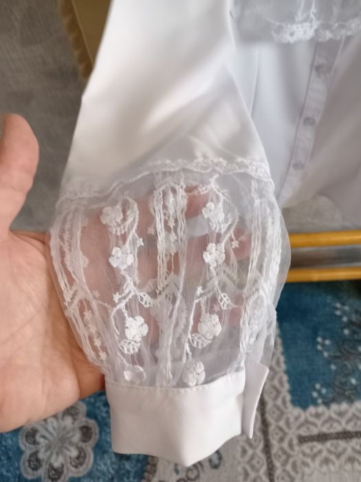 Продам школьную блузку на девочку