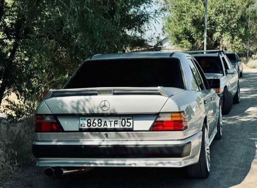 Спойлер на Мерседес W124 Mercedes-Benz