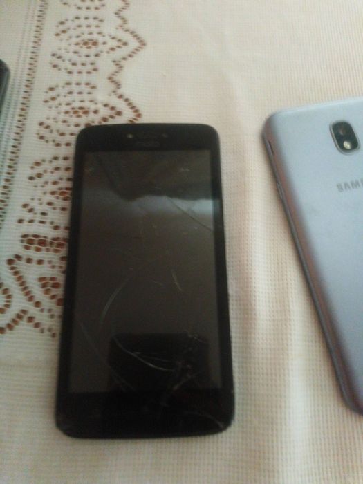 Vând 5 telefoane mobile ,toate deblocate de rețea