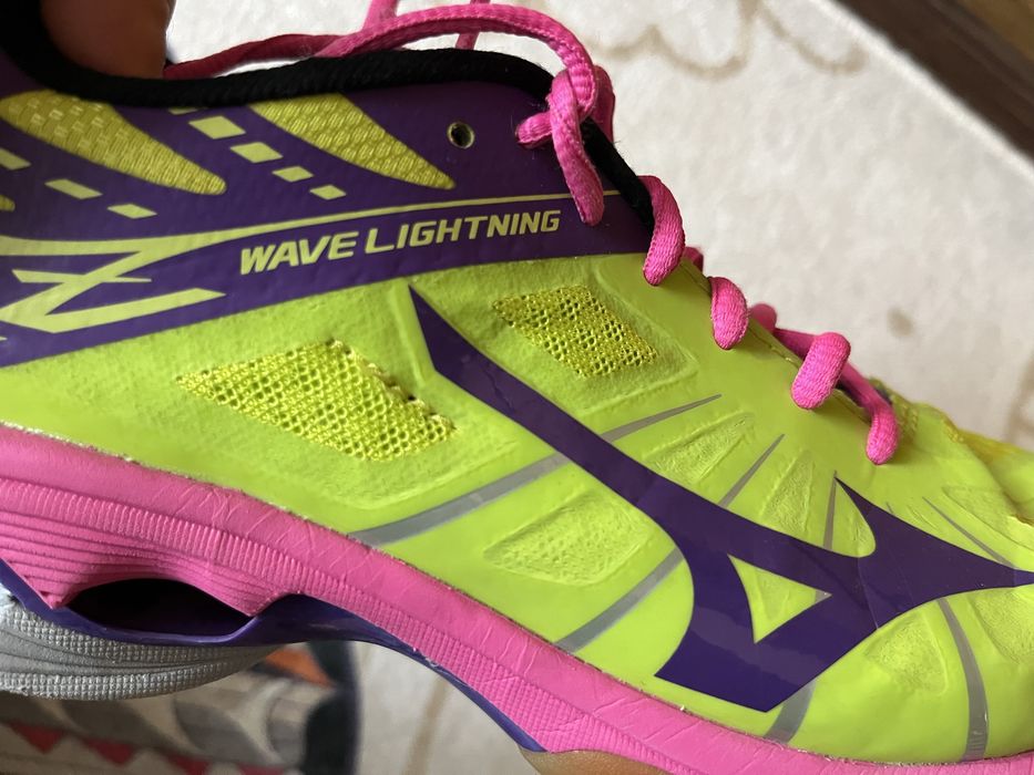 Mizuno - обувки за волейбол