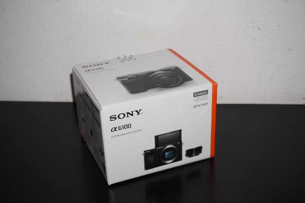 Vând Sony A6100 cu kit obiectiv 16-50mm f3.5-5.6, în stare impecabilă