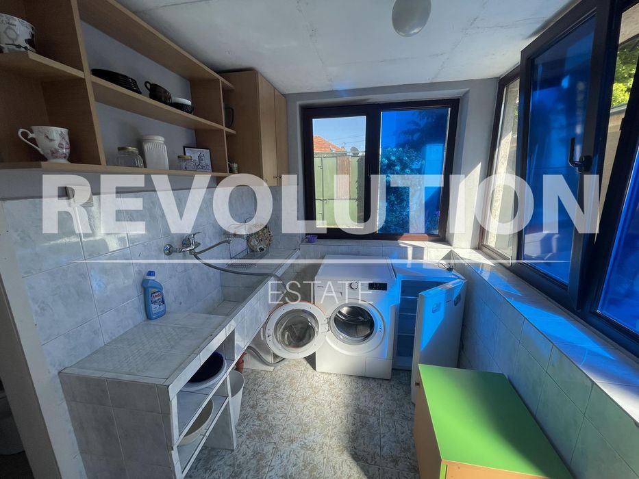 Дава се под наем Етаж от къща в Варна, Автогара - 68 кв.м за 300 € - Снимка #3