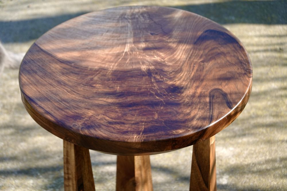 Masa de cafea rotunda din lemn masiv de nuc