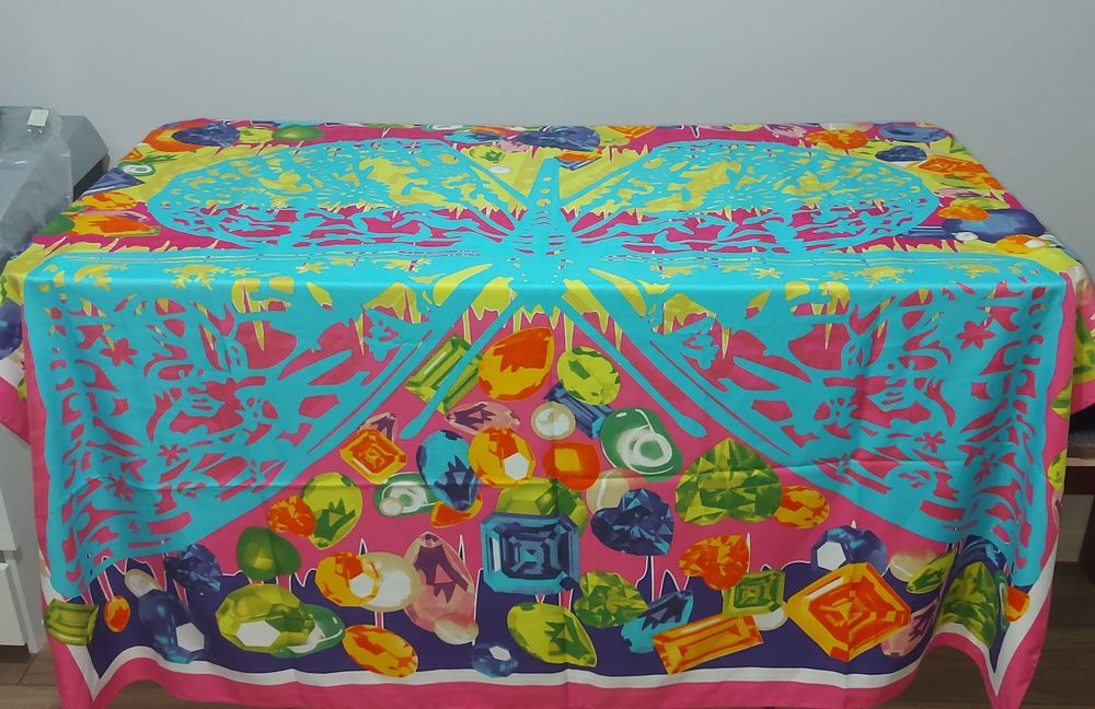 платки новые шелковые